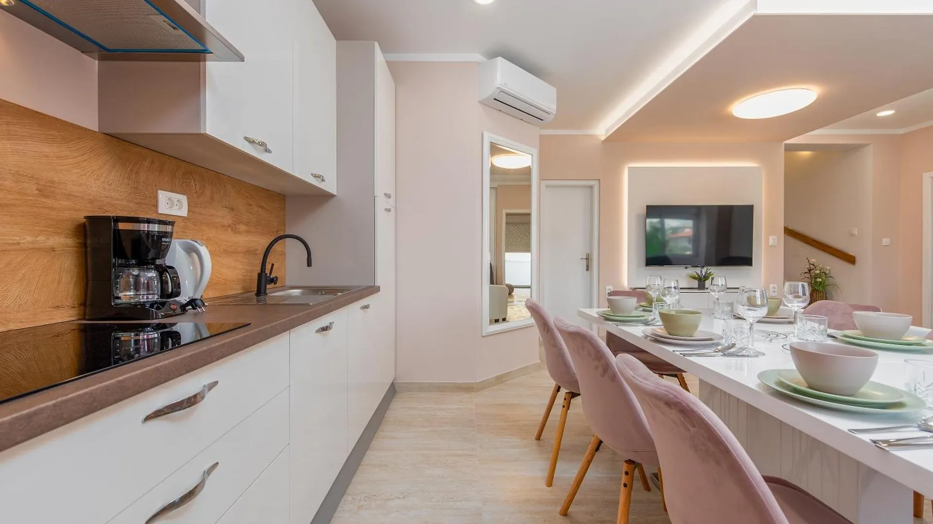 Villa Lungomare With Private Pool Zadar 0*,