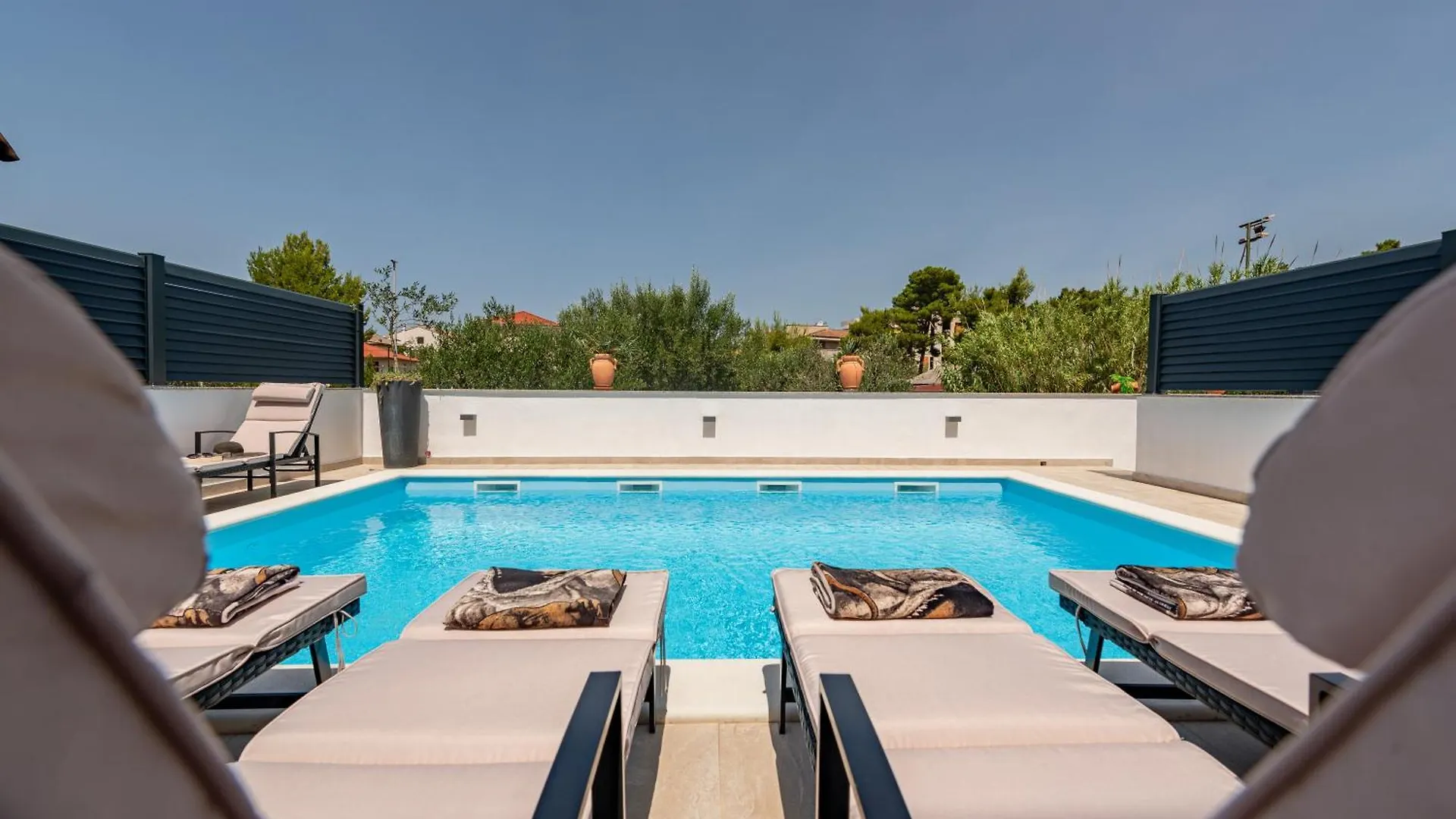 Villa Lungomare With Private Pool Zadar